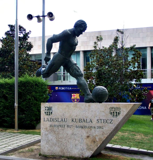 Kubala-tuong-ngoai-san-Camp-Nou.jpg