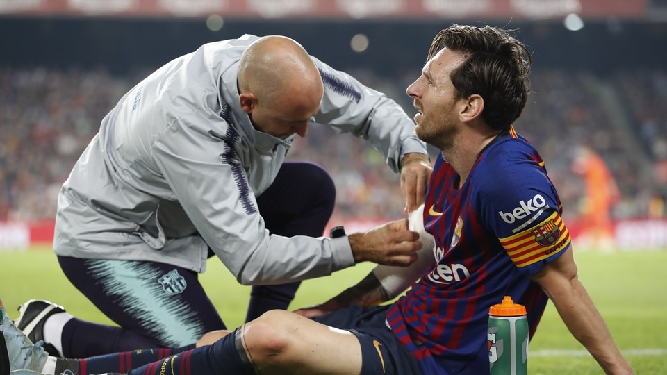 Messi-chan-thuong.jpg