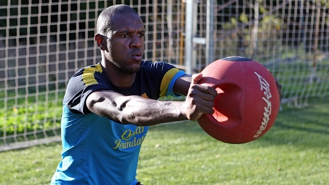 Abidal với bài tập aerobic