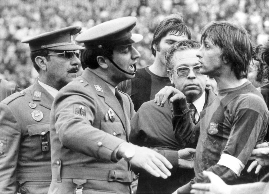 Johan-Cruyff-vs-police.jpg