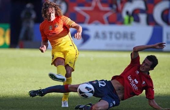 Pha vào bóng khiến Puyol chấn thương