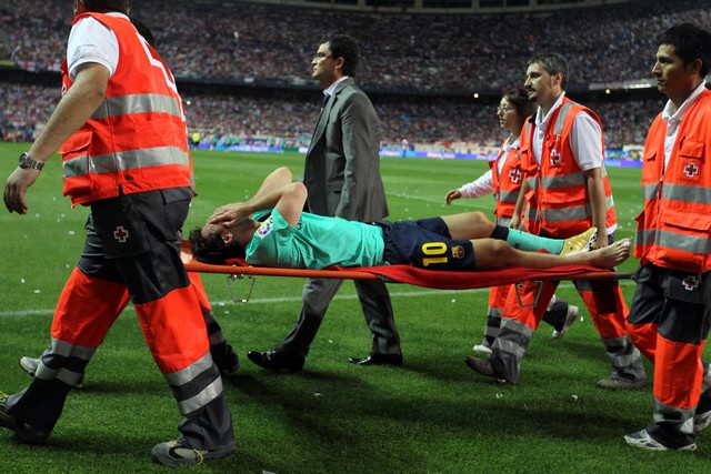 Messi rời sân vì chấn thương nặng