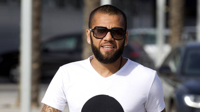 Dani Alves: Chúng tôi vẫn là đội bóng chiến thắng