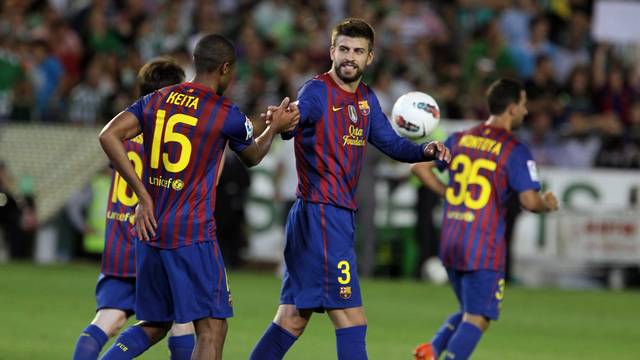 Betis 2-2 Barça: Alves bị đuổi, Busquets, Keita ghi bàn