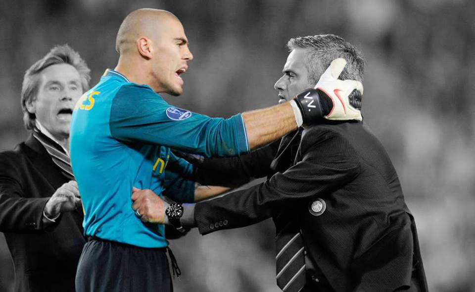 Valdes hit Mourinho