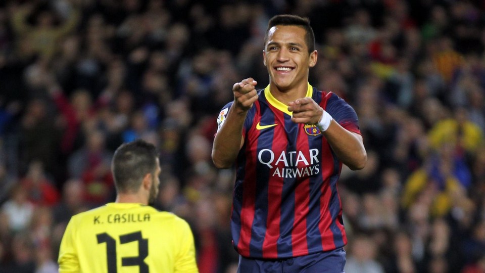 Alexis Sanchez đang khoác vừa chiếc áo số 9