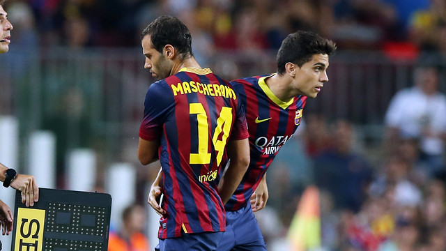 Mascherano rời sân nhường chỗ cho Marc Bartra