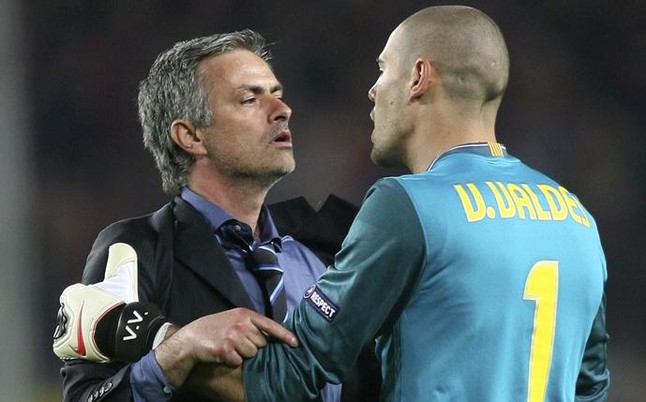 Mourinho muốn mua Valdes