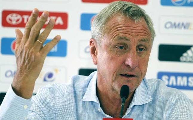 “Thánh Johan Cruyff” khẳng định HLV Tata Martino không có thực quyền ở Barça