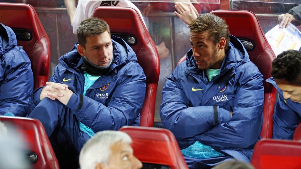 Messi và Neymar trên băng ghế dự bị
