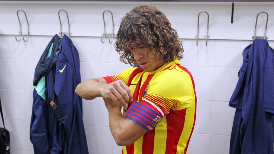 Puyol đeo băng đội trưởng trong lần đối đầu Osasuna