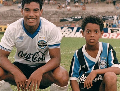 Ronaldinho-va-anh-trai1