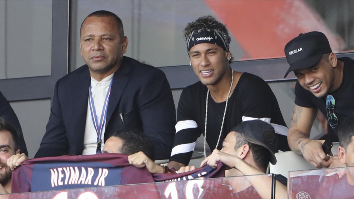 2-Neymar-tren-khai-dai-PSG